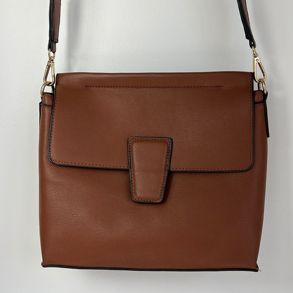 Crossbody Purse with Flap Clasp Closure